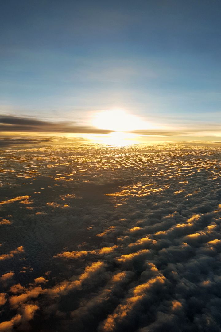 Sonnenaufgang im Norden über dem Südatlantik