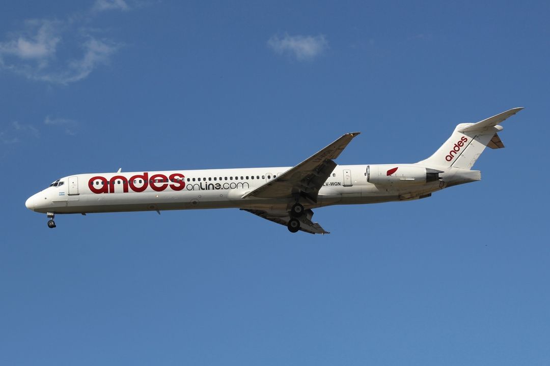 Andes Lineas Aereas McDonnell Douglas MD-83 LV-WGN im Anflug auf Buenos Aires Jorge Newbery Rwy 31